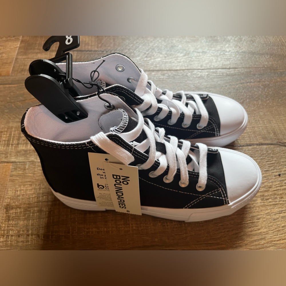 Black and White Platform Lace Up Hi-Top Canvas Sneakers. NWT. Women’s Size 8 - Picture 9 of 15